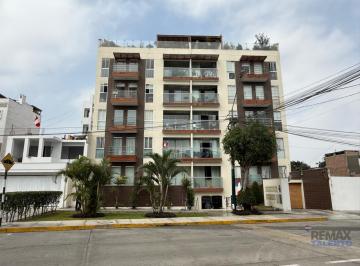 fachada · Alquiler de Amplio y Funcional Departamento Duplex Surco Límite con Miraflores