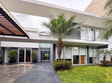 Casa · 486m² · 4 Dormitorios · 4 Estacionamientos · Excelente Casa en Venta Frente a Parque