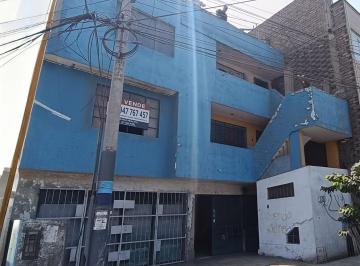 Casa · 560m² · 1 Estacionamiento · Venta de Casa de Alto Potencial en Ubicación Estratégica Cerca del Óvalo 200 Millas y Av Gambetta