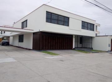 Casa de 4 habitaciones, Lima · Casa de 300 m² con 4 Dorm. en Alquiler en Country Club - San Isidro