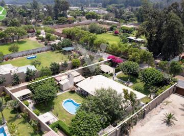 Casa de campo · 470m² · 4 Dormitorios · 4 Estacionamientos · Casa en Cieneguilla, 1331 m² con Piscina y Título Independiente