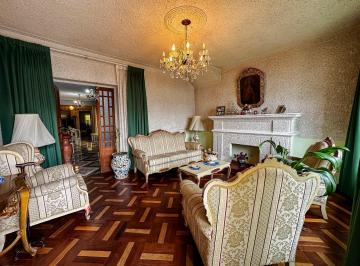 Casa · 303m² · 6 Dormitorios · 1 Estacionamiento · Gran Oportunidad, Venta de Casa en Pueblo Libre en Excelente Ubicación