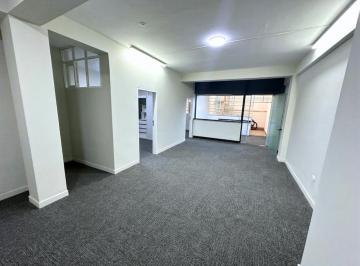 Oficina comercial · 120m² · 2 Dormitorios · Oficina Implementada 120 m² Primer Piso Ubicado en Corpac - San Isidro