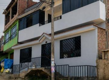 Casa de 9 habitaciones, Lima · Amplia Casa de 3 Pisos en Venta en La 4.ª Zona de Collique – Comas!