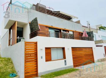 Casa · 4 Dormitorios · 2 Estacionamientos · Preciosa Casa de Playa en Venta, Ubicada en Segunda Fila Frente Al Mar