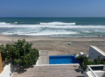 Casa de playa · 500m² · 4 Dormitorios · 4 Estacionamientos - SOCIOS INMOBILIARIOS · Pulpos Venta Casa de Playa en Primera Fila
