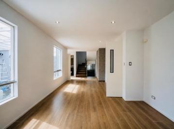 Casa · 251m² · 3 Dormitorios · 2 Estacionamientos · Cerca Al Parque La Pera y El Malecón