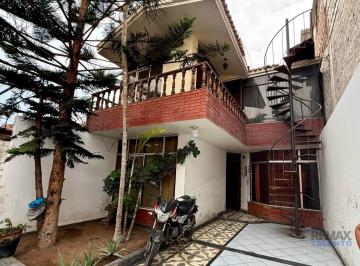 Casa · 198m² · 3 Dormitorios · 2 Estacionamientos · Casa de 3 Pisos en Venta - Lurín