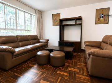 Casa · 150m² · 4 Dormitorios · 1 Estacionamiento · Casa en Venta en San Isidro – 3 Niveles / 150 m² / a 2 Cuadras del Malecón