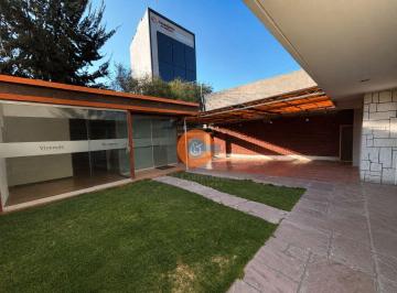 Local comercial , Arequipa · Casa en Av Principal de Umacollo Ideal Oficinas, Clínica, Afines