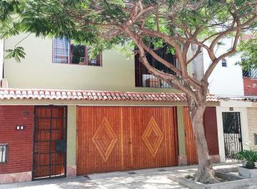 Casa · 323m² · 6 Dormitorios · Vendo Casa en San Roque - Surco