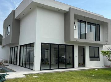 Casa · 240m² · 4 Dormitorios · 2 Estacionamientos · Exclusiva Casa de Campo en Condominio Virgen de Guadalupe, San Fernando, Pachacámac!