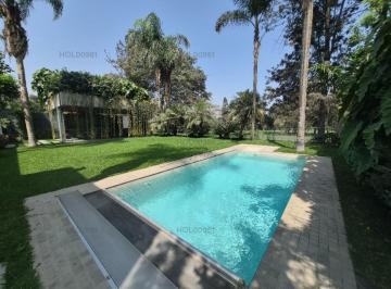 Casa · 1591m² · 5 Dormitorios · 8 Estacionamientos · Vendo Bella Casa en Av José León Barandiaran N 4xx, Urb. La Planicie, La Molina, Frente Al Golf