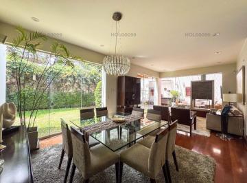 Casa · 330m² · 4 Dormitorios · 2 Estacionamientos · Vendo Bella Casa en Jirón Acapulco N 3xx, Urb. Sol de La Molina, La Molina.
