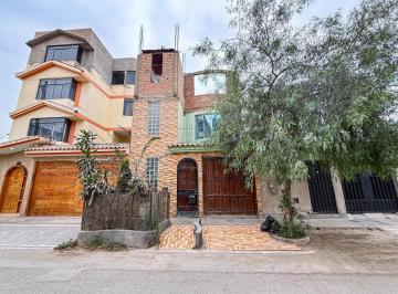 Casa · 220m² · 8 Dormitorios · 1 Estacionamiento · Venta de Casa 3 Pisos - San Antonio - Carabayllo