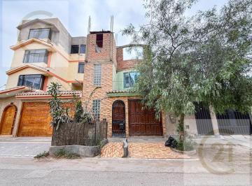 Casa · 220m² · 8 Dormitorios · 1 Estacionamiento · Venta de Casa 3 Pisos - San Antonio - Carabayllo