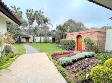 Casa · 1534m² · 4 Dormitorios · 4 Estacionamientos · Vendo Bonita Casa en Av Manuel Prado Ugarteche N 84x, Urb. Rinconada Baja, La Molina