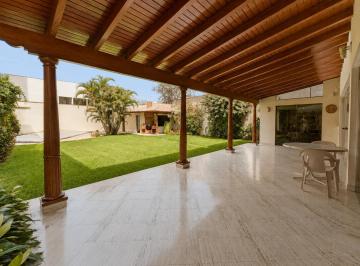 Casa · 556m² · 4 Dormitorios · 2 Estacionamientos · Casa en Venta - Calle Los Recuerdos Cuadra 1, San Borja