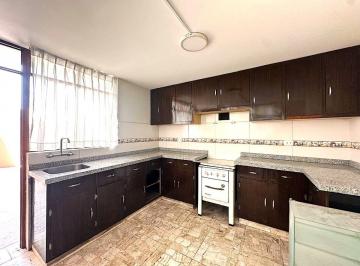Casa de 5 habitaciones, Arequipa · Alquilo Casa Frente a Parque en Umacollo!