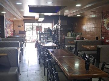 Local comercial · 215m² · 2 Estacionamientos · Alquiler de Local