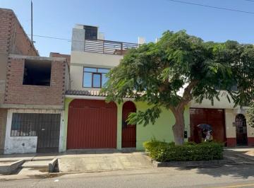 Casa · 440m² · Casa en Santa Rosa