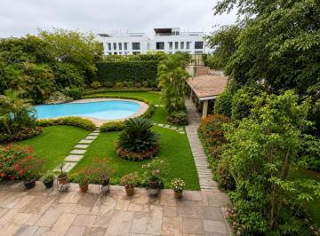 Terreno / Lote · 2526m² · 5 Dormitorios · Venta de Casa Como Terreno Zona de Batallones Santiago de Surco