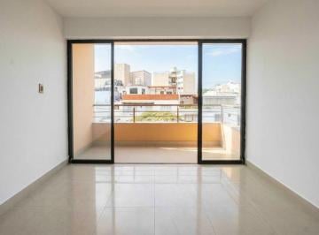 Departamento de 4 habitaciones, Lima · Excelente Precio y Confortable