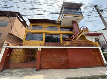 Casa · 450m² · 10 Dormitorios · 3 Estacionamientos · Alquiler de Casa Para Uso Administrativo – Santa Catalina Frente a Parque
