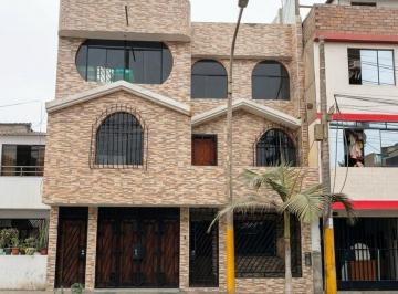 Casa de 10 habitaciones, Lima · Vendo Casa de 420 m² de Tres Pisos Mas Azotea Frente a Parque en Comas
