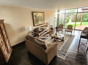Casa · 271m² · 4 Dormitorios · 2 Estacionamientos · Se Vende Hermosa Casa de 271 m² de Terreno con 4 Dorm. en Urbanización Monterrico Surco