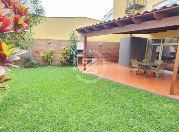 Casa · 240m² · 4 Dormitorios · 2 Estacionamientos · Se Vende Casa de 271 m² de Terreno con 4 Dorm. en Urbanización Monterrico Surco