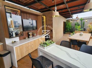 Departamento · 267m² · 3 Dormitorios · 2 Estacionamientos · Vendemos Triplex de 267 m² de Área Ocupada con Amplia y Hermosa Terraza Social en Surco