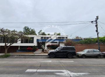 Terreno / Lote · 625m² · 4 Dormitorios · 4 Estacionamientos · Vendemos Casa Como Terreno de 625 m² en Av Guardia Civil San Isidro