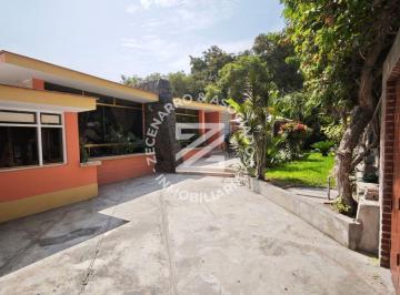 Casa · 230m² · 3 Dormitorios · Se Vende Casa en Esquina y Frente a Parque de 518 m² de Terreno en Chaclacayo