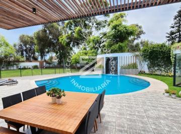 Casa · 1891m² · 4 Dormitorios · 8 Estacionamientos · Vendemos Casa de 1,891 m² en La Encantada de Villa, Chorrillos