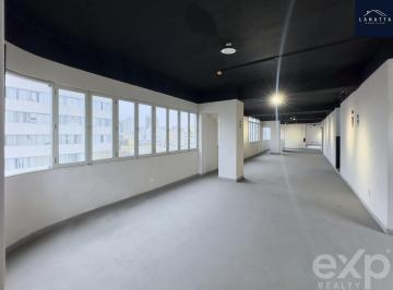 Oficina comercial · 450m² · Alquiler o Venta de Oficina en El Centro de Lima A. C. 450 m² A. O. 803 m² Cerca Plaza San Martin