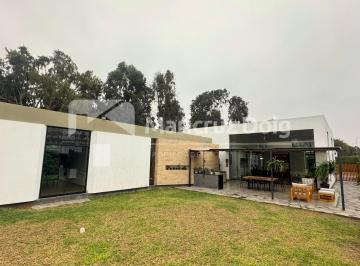 Casa de 4 habitaciones, Lima · Moderna Casa con Bella Arquitectura