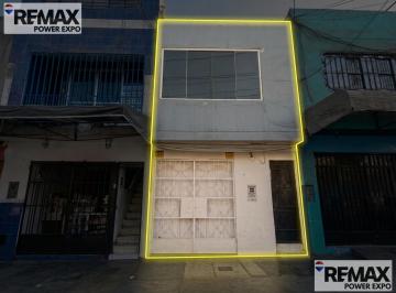 Local comercial · 32m² · 1 Dormitorio · Alquiler de Local Estratégicamente Ubicado Cerca Al Mercado Año Nuevo