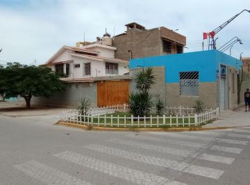 Casa · 9 Dormitorios · 2 Estacionamientos · Casa en Talara