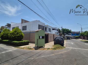 Casa · 258m² · 3 Dormitorios · 3 Estacionamientos · Venta de Casa en Urb. Matellini en Chorrillos