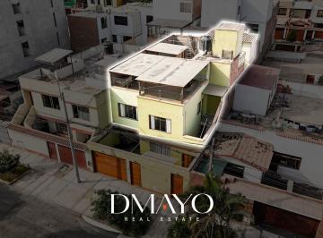 Departamento · 126m² · 4 Dormitorios · 1 Estacionamiento · Venta de 2do y 3er Piso de Casa en Santa Leonor, Chorrillos. 250 m²