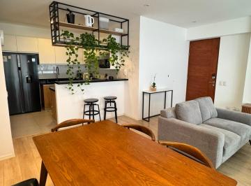 Sala comedor - Cocina abierta · Departamento de 84.7 m² en San Isidro - Corpac.