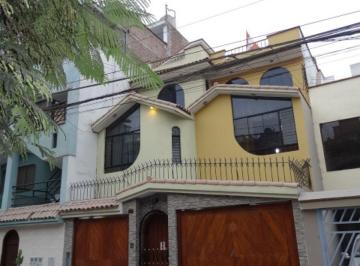 Casa de 5 habitaciones, Lima · Alquilo Casa Familiar en La Molina. Los Girasoles
