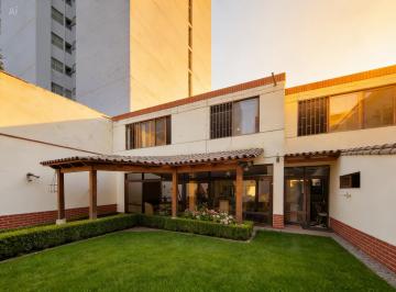 Casa · 280m² · 4 Dormitorios · 2 Estacionamientos · Casa Para Remodelar
