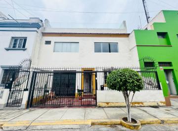 Casa de 4 habitaciones, Lima · Casa Primer Piso con Ingreso Independiente, Patio y Cochera Techada – Jesús María