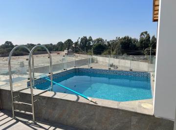 Casa · 287m² · 7 Dormitorios · 1 Estacionamiento · Venta o Alquiler de Casa en Condominio Privado Prados del Este en Ica