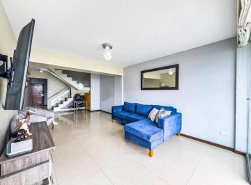 Departamento de 3 habitaciones, Lima · Venta de Hermoso Triplex en Casuarinas Sur