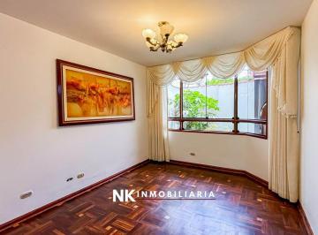 Casa de 6 habitaciones, Lima · Se Vende Amplia Casa de 3 Pisos + Azotea en Chorrillos