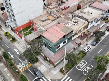 Terreno / Lote · 170m² · 5 Dormitorios · 2 Estacionamientos · Venta de Casa Como Terreno en Esquina en San Miguel – Doble Frente y Ubicación Estratégica