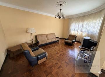Casa · 425m² · 3 Dormitorios · 4 Estacionamientos · Linda Casa de 3 Pisos en Calle Cerrada